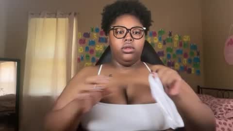 Snapshot of chocolatebunnyxx69 chatting on 06-30-26, 06:53 Melina online show from 06-30-26, 06:53