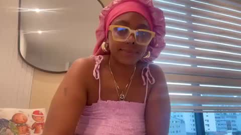 Snapshot of chocolatecakequeen chatting on 12-12-24, 11:18 ChocolateCakeQueen online show from 12-12-24, 11:18