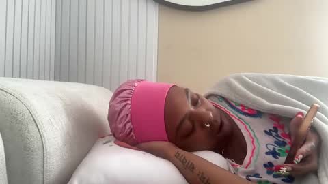 Snapshot of chocolatecakequeen chatting on 12-24-24, 06:17 ChocolateCakeQueen online show from 12-24-24, 06:17