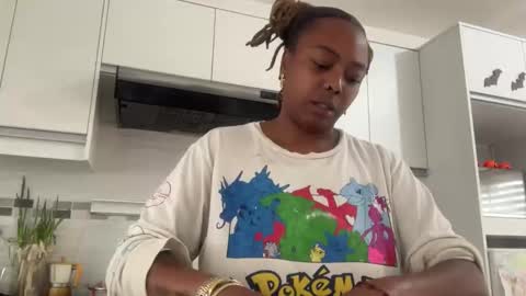 Snapshot of chocolatecakequeen chatting on 10-27-25, 08:35 ChocolateCakeQueen online show from 10-27-25, 08:35