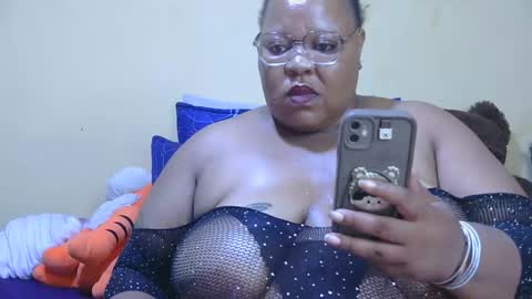 Snapshot of chocolovebbw1986 chatting on 11-29-25, 07:00 XSEXYBBW69 online show from 11-29-25, 07:00