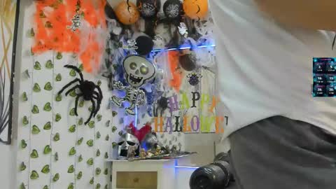 Chorey Thaylor online show from 10-15-25, 03:23