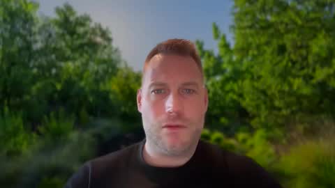 Snapshot of chris2024x chatting on 01-04-25, 11:43 Christian online show from 01-04-25, 11:43