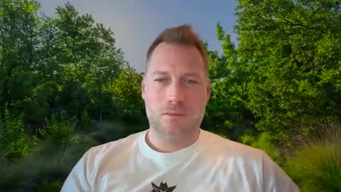 Snapshot of chris2024x chatting on 11-19-25, 08:25 Christian online show from 11-19-25, 08:25