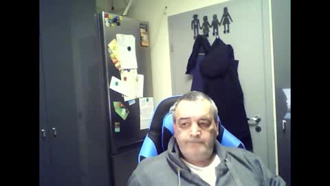 Chris online show from 04-05-26, 05:48