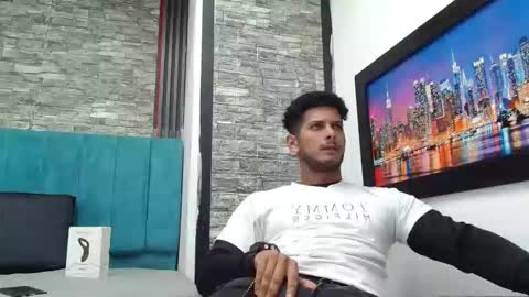 chris_dick2 online show from 01-11-26, 05:12