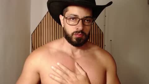 cris         Twitter magnum101010 insta magnumc20 online show from 02-13-26, 04:03