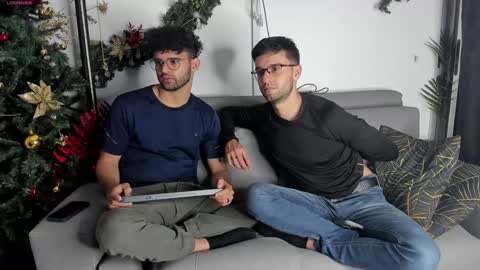 Im Chirs IM MODEL INDEPENDT online show from 01-03-25, 04:00