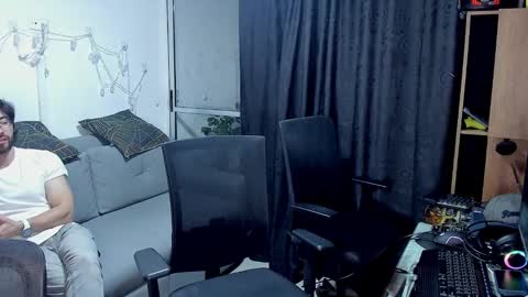 Im Chirs IM MODEL INDEPENDT online show from 02-11-25, 12:49