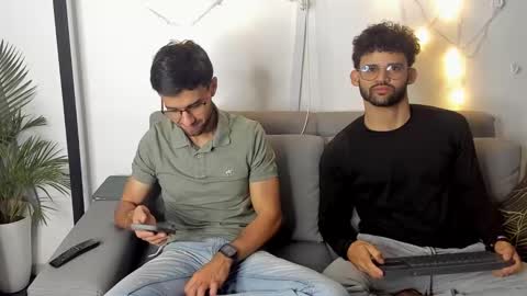 Im Chirs IM MODEL INDEPENDT online show from 02-15-25, 02:26