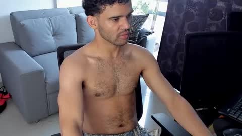 Im Chirs IM MODEL INDEPENDT online show from 02-18-25, 03:10