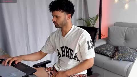 Im Chirs IM MODEL INDEPENDT online show from 02-26-25, 02:14