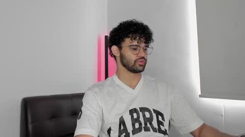 Im Chirs IM MODEL INDEPENDT online show from 09-12-25, 01:22