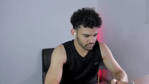 Im Chirs IM MODEL INDEPENDT online show from 09-24-25, 08:12