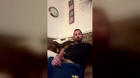 Snapshot of chrismiked chatting on 12-21-25, 05:20 love a good pvt sesh online show from 12-21-25, 05:20