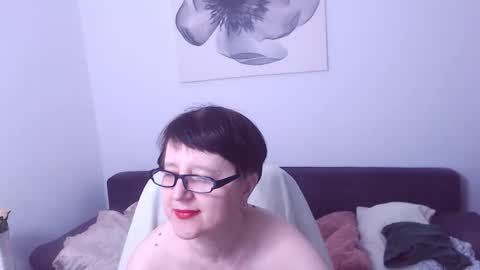 Snapshot of christarose chatting on 05-01-26, 11:31 Christa online show from 05-01-26, 11:31