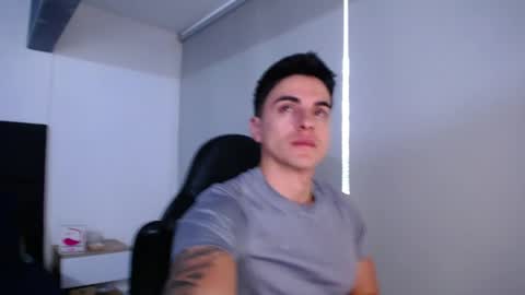 Snapshot of christianvalenzia chatting on 10-12-25, 12:59 Christian online show from 10-12-25, 12:59