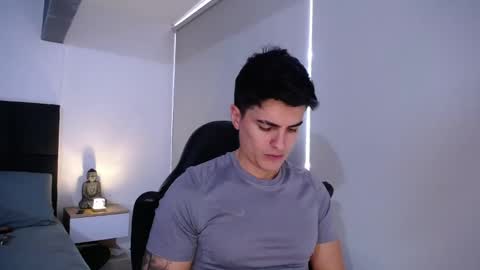 Snapshot of christianvalenzia chatting on 11-10-25, 02:49 Christian online show from 11-10-25, 02:49