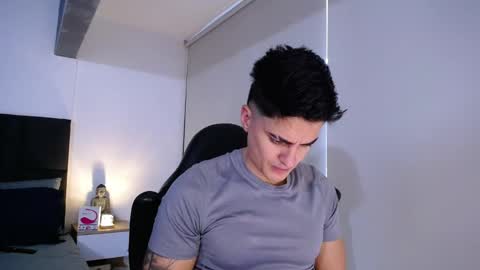 Snapshot of christianvalenzia chatting on 11-14-25, 01:43 Christian online show from 11-14-25, 01:43