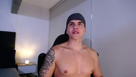 Snapshot of christianvalenzia chatting on 11-26-25, 10:33 Christian online show from 11-26-25, 10:33