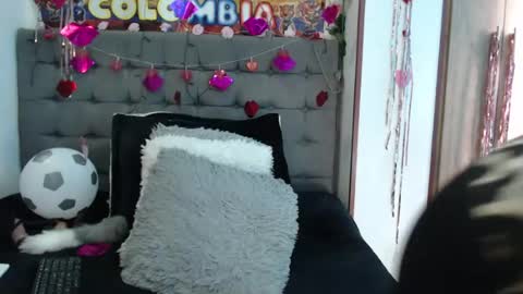 Snapshot of christiinemoore chatting on 07-24-26, 04:27 Christine Moore online show from 07-24-26, 04:27