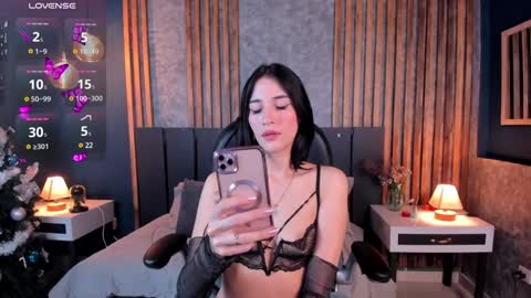 Snapshot of christina_johns chatting on 12-05-24, 02:11 Hi Im Christina. . Dont forget to follow me to have me close to you online show from 12-05-24, 02:11
