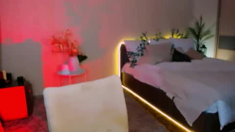 Snapshot of christinaconteeree chatting on 11-22-25, 11:20 christinaconteeree online show from 11-22-25, 11:20