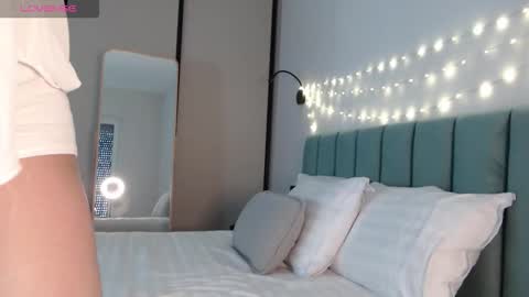 Snapshot of christinafit chatting on 02-03-26, 08:30 chris online show from 02-03-26, 08:30