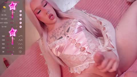 Snapshot of christinaloveu chatting on 12-08-24, 01:36 crisss online show from 12-08-24, 01:36