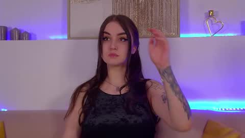 Christina online show from 03-11-25, 09:59