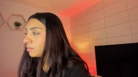 Christine  online show from 11-11-25, 12:16