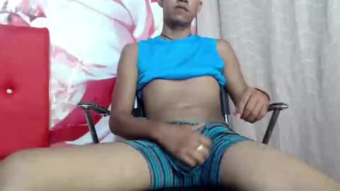 Snapshot of christofer_daddy chatting on 01-03-25, 08:32 CHRISTOFER online show from 01-03-25, 08:32