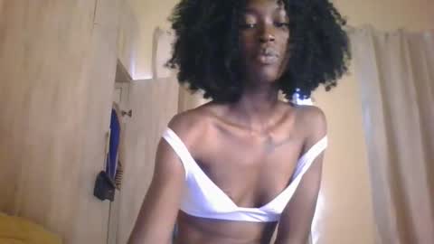 Snapshot of chroe22 chatting on 04-25-26, 01:41 chroe22 online show from 04-25-26, 01:41
