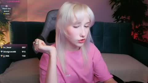 Snapshot of chrome_heartz chatting on 05-10-26, 02:00 EvaBlonde TayaBrunette EliieBlack hair online show from 05-10-26, 02:00