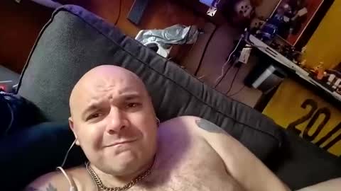 chubbyman44 online show from 05-18-26, 07:58