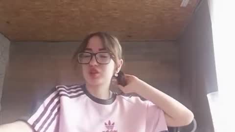 Snapshot of cicelyphaup chatting on 06-19-26, 08:18 Olivia online show from 06-19-26, 08:18