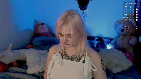 Snapshot of cigaretteduringsex chatting on 10-13-25, 01:33 Helen and Teya online show from 10-13-25, 01:33