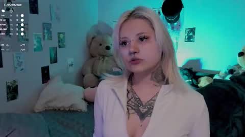 Snapshot of cigaretteduringsex chatting on 10-28-25, 10:19 Helen and Teya online show from 10-28-25, 10:19