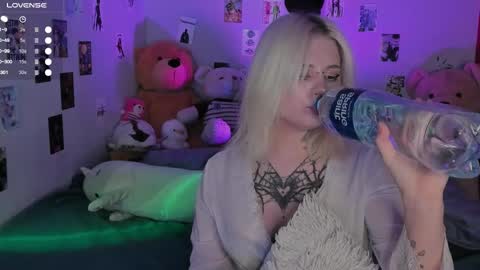 Snapshot of cigaretteduringsex chatting on 11-19-25, 11:10 Helen and Teya online show from 11-19-25, 11:10