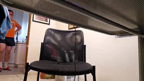 Snapshot of cigneska1 chatting on 11-20-25, 11:04 cigneska1 online show from 11-20-25, 11:04