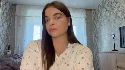 Snapshot of cinderellavanstee chatting on 07-11-26, 02:31 Caroline online show from 07-11-26, 02:31