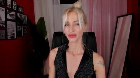 Snapshot of cindy_lady chatting on 10-05-25, 10:13 Cindy online show from 10-05-25, 10:13