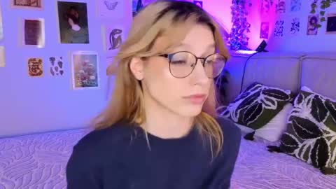 Snapshot of cindymori chatting on 05-12-26, 06:10 cindymori online show from 05-12-26, 06:10