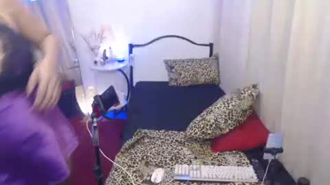 Snapshot of cindyts09 chatting on 10-09-25, 04:16 Cindy online show from 10-09-25, 04:16