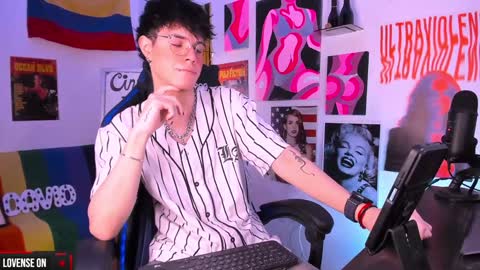 David     Independent Model online show from 01-20-25, 02:01