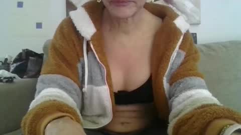 cinthia2525 online show from 05-17-26, 09:38