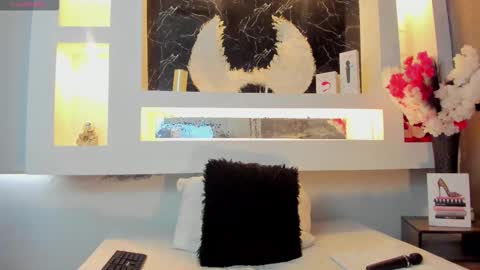 Cinthya  online show from 10-15-25, 12:05