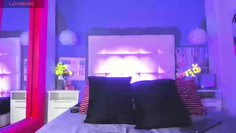 cinthya_walker1 online show from 03-19-26, 02:43