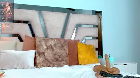 Snapshot of cintia_hills chatting on 01-22-25, 08:29 Cintia Hills online show from 01-22-25, 08:29