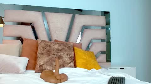 Snapshot of cintia_hills chatting on 01-30-25, 08:32 Cintia Hills online show from 01-30-25, 08:32